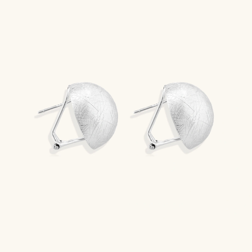 Boucles Dôme Argent Brossé - sur fond neutre | Les Joyaux de Sophie