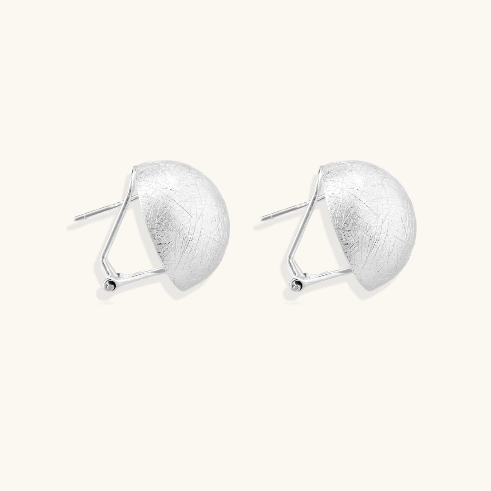 Boucles Dôme Argent Brossé - sur fond neutre | Les Joyaux de Sophie