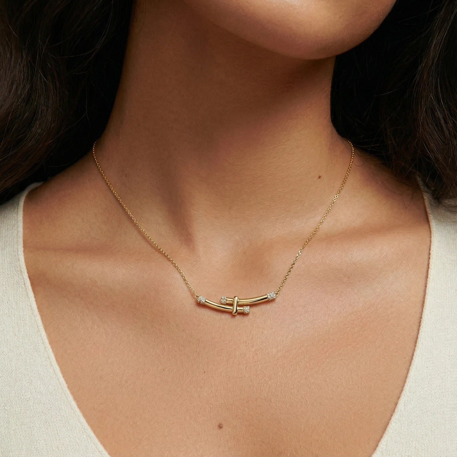 Collier Arc de Cristal - porté au cou | Les Joyaux de Sophie