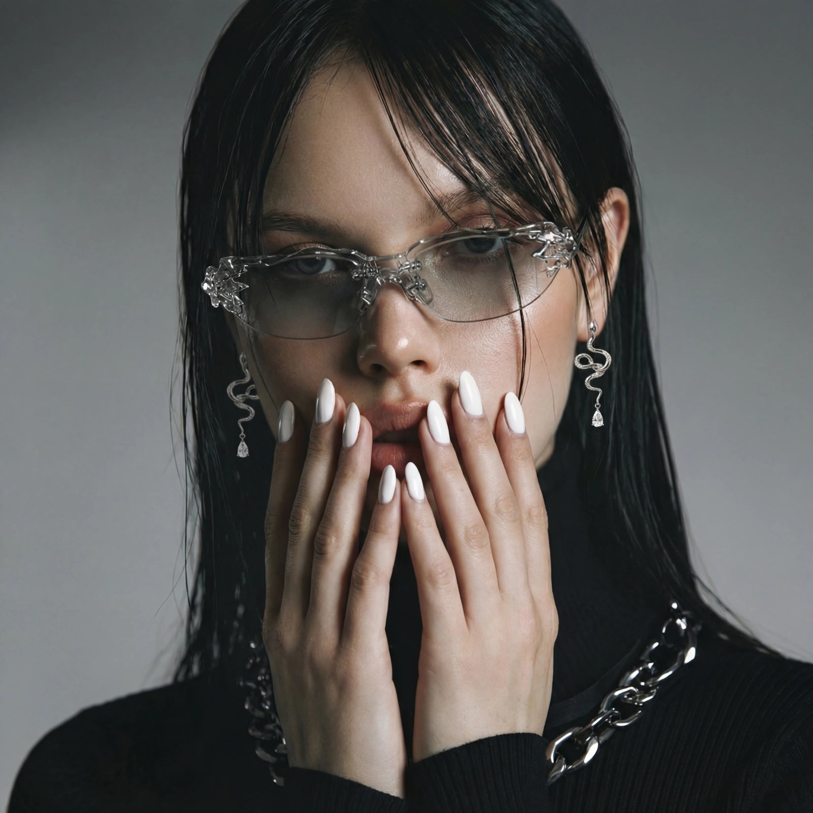 Boucles Serpent de Cristal - portées à l'oreille | Les Joyaux de Sophie