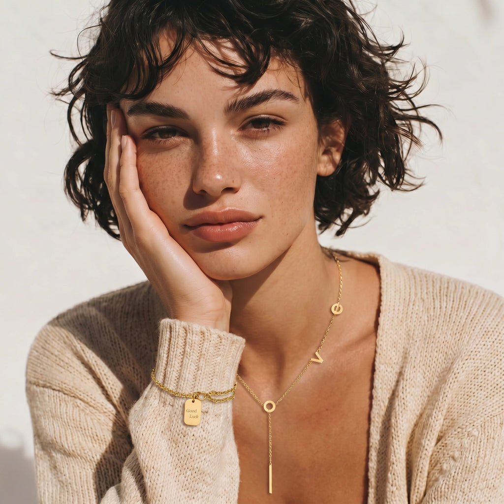 Collier Lariat Lettre d'Amour - porté au cou | Les Joyaux de Sophie