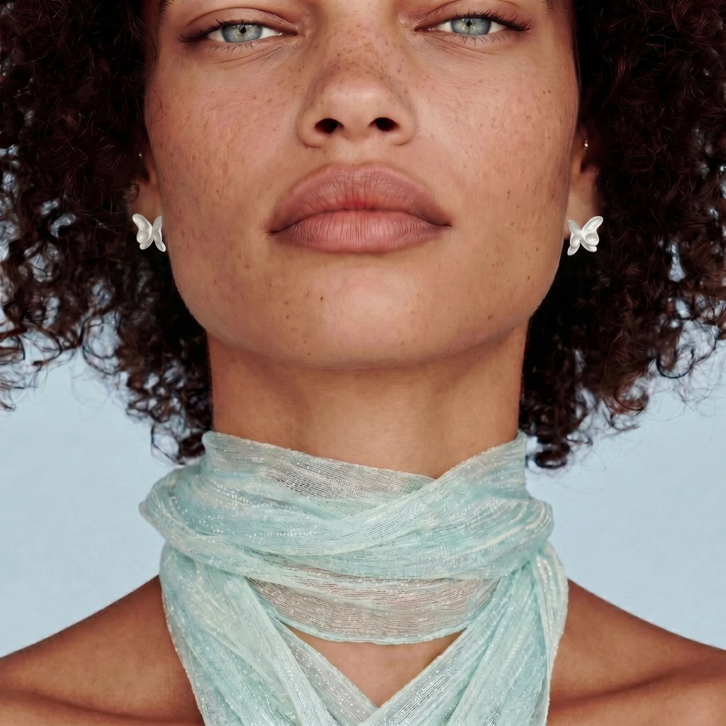 Puces Papillon Rêveur - portées à l'oreille | Les Joyaux de Sophie