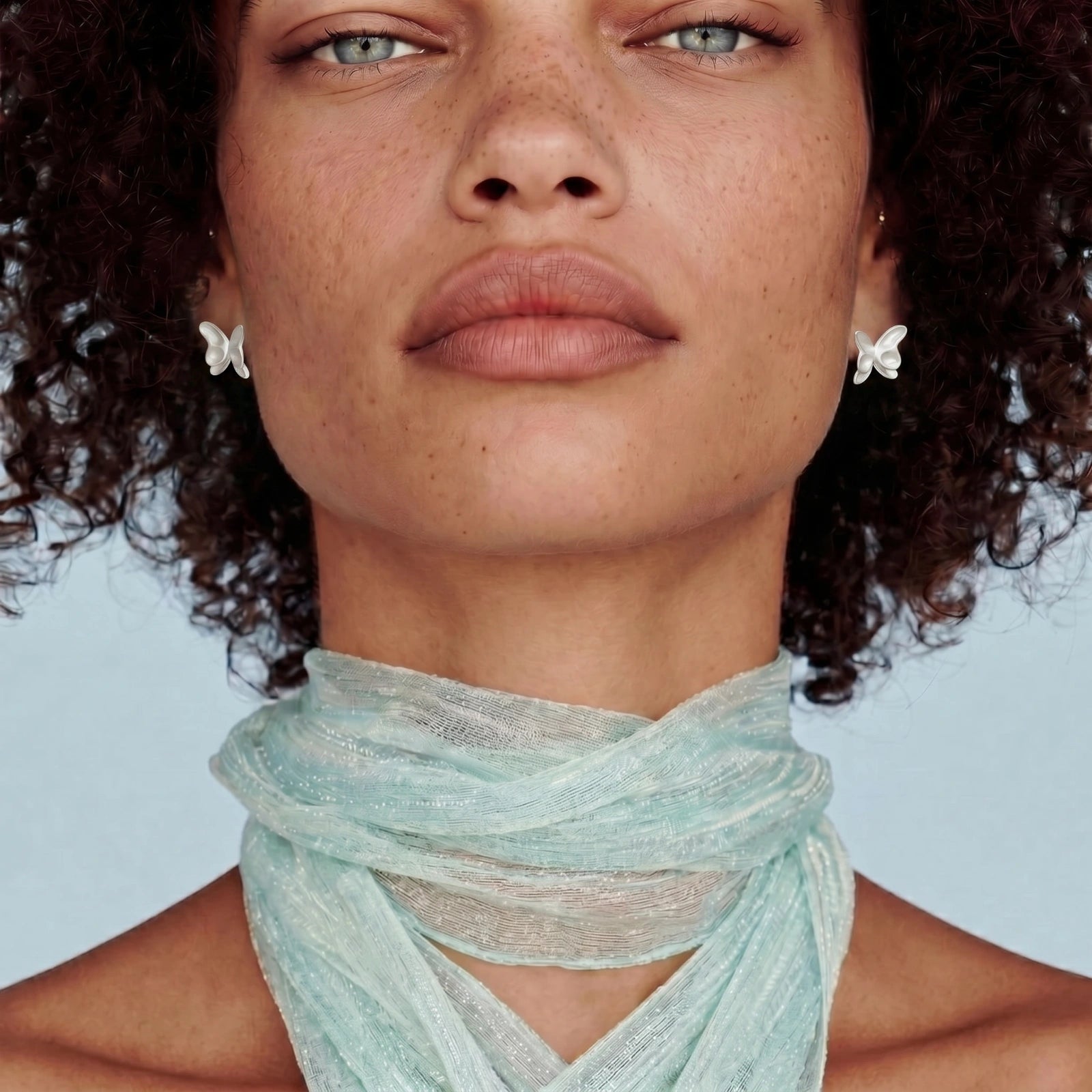Puces Papillon Rêveur - portées à l'oreille | Les Joyaux de Sophie