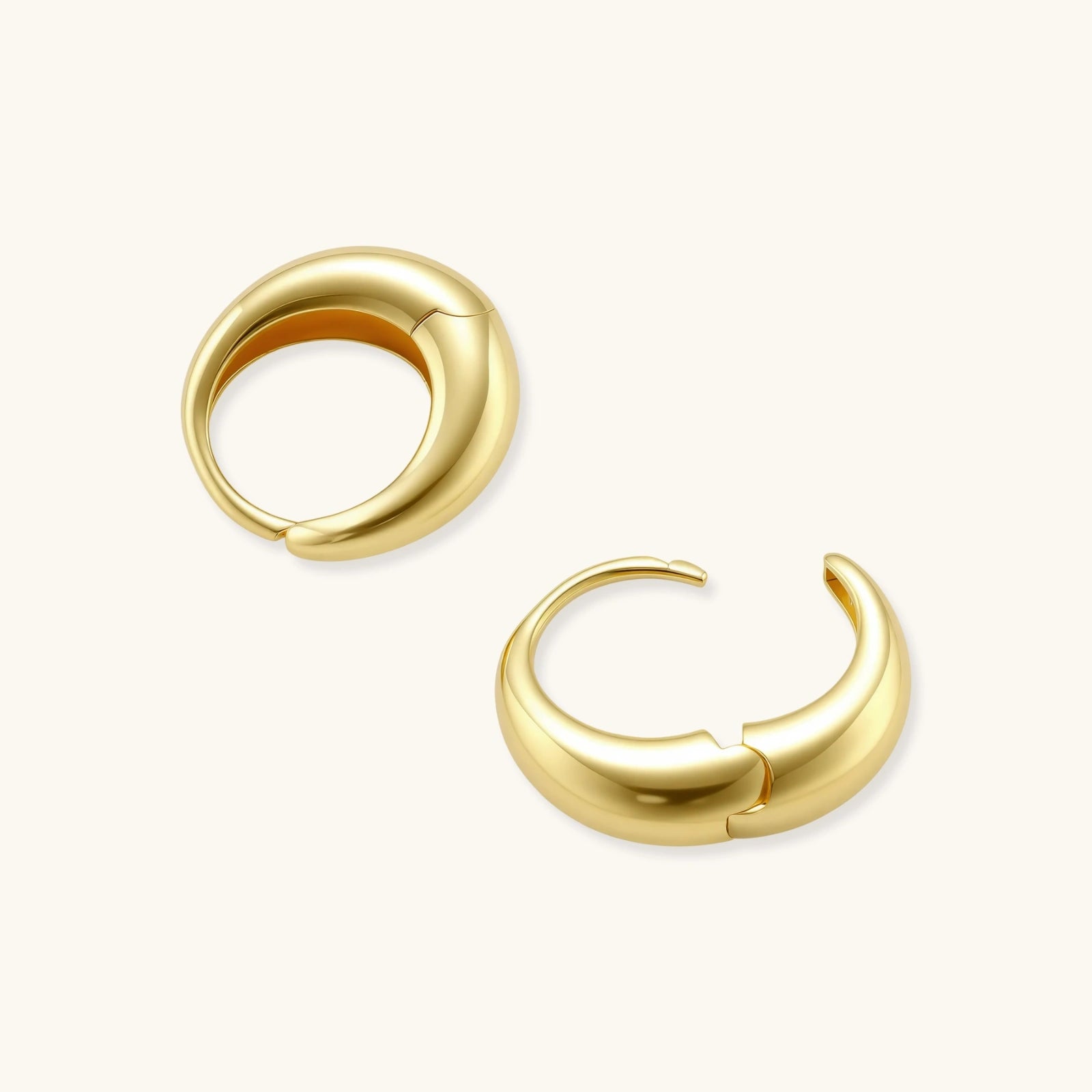 Créoles Huggie Âge d’Or - gros plan | Les Joyaux de Sophie