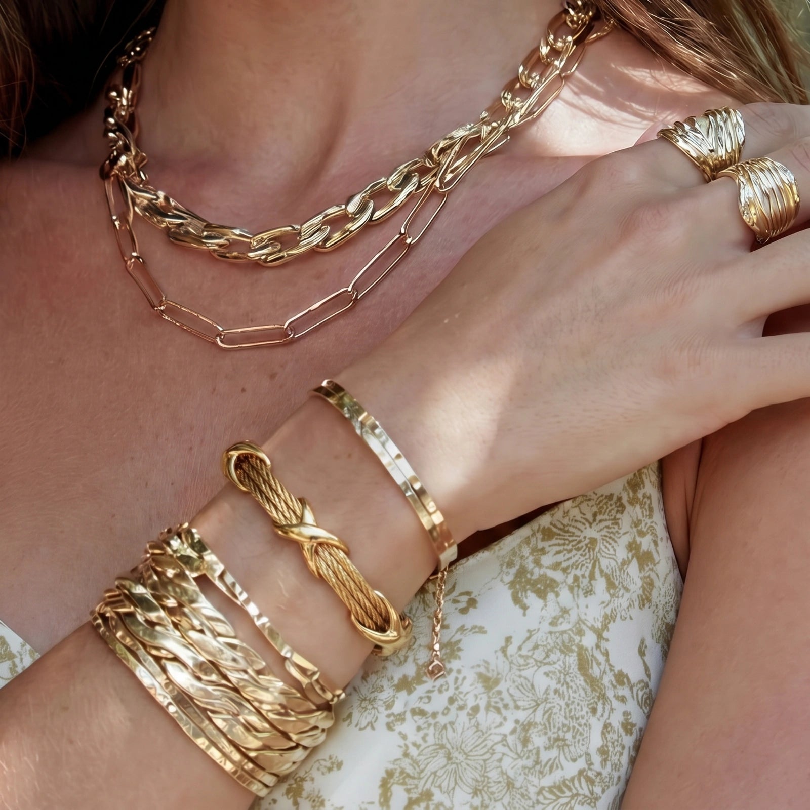Bracelet Nœud Croisé Câblé - porté au poignet | Les Joyaux de Sophie