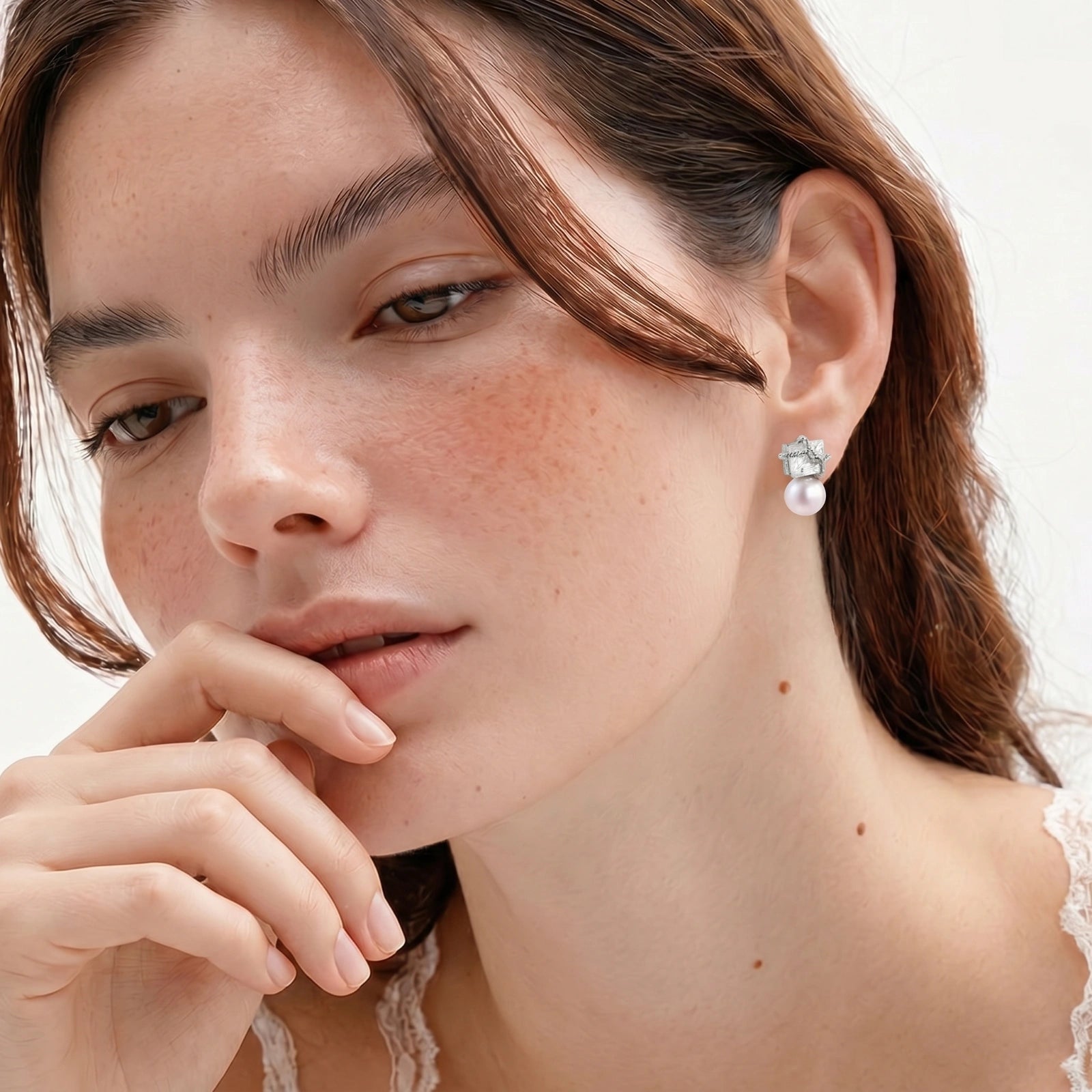 Boucles Perle Stardust - portées à l'oreille | Les Joyaux de Sophie