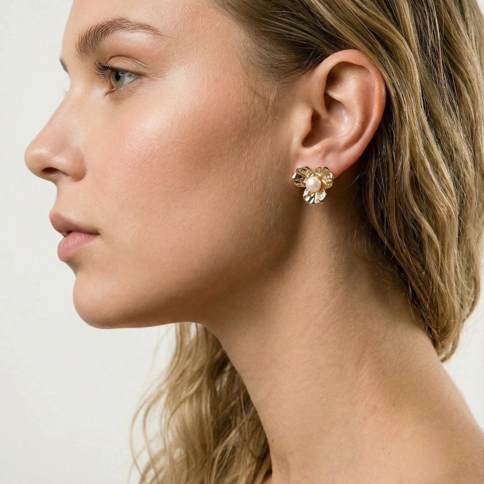 Puces d'Oreilles Fleur & Perle — Plaqué or 14 carats