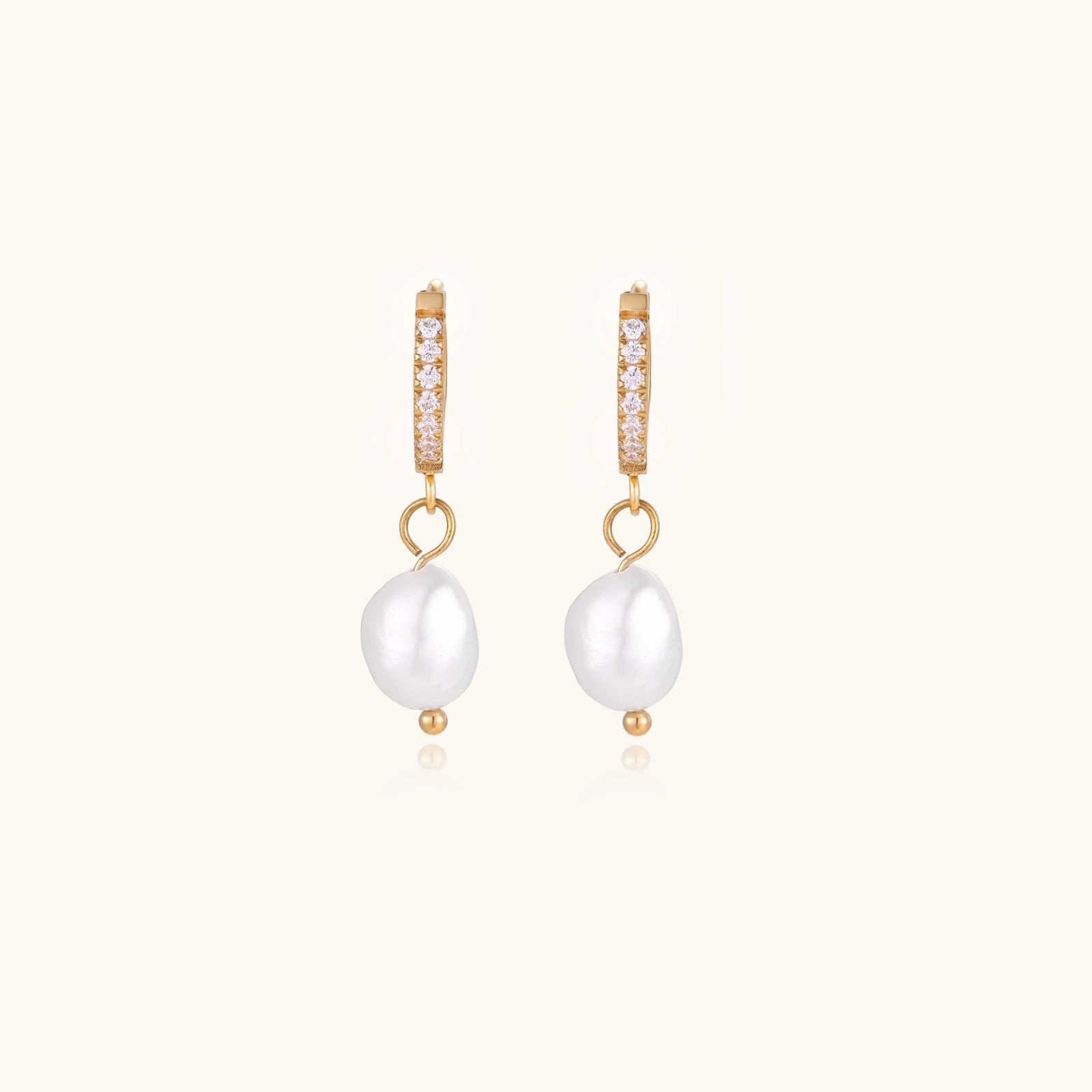 Créoles Huggie & Perle Pendante — Plaqué or 18 carats